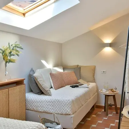Sorriso Mit Pool Direkt Am Castiglioncello