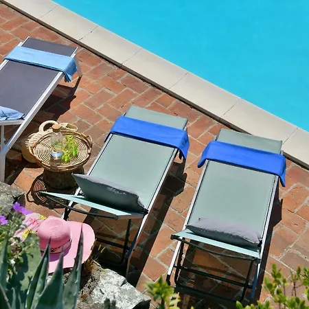 Modern Eingerichtete Mit Pool Direkt Am *