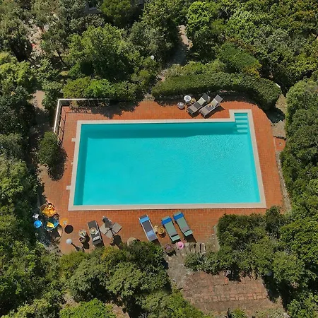Modern Eingerichtete Mit Pool Direkt Am Вилла