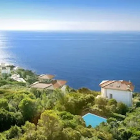 Sorriso Mit Pool Direkt Am Castiglioncello
