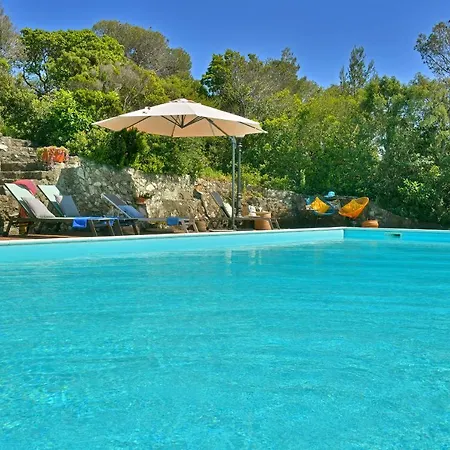Modern Eingerichtete Mit Pool Direkt Am Вилла