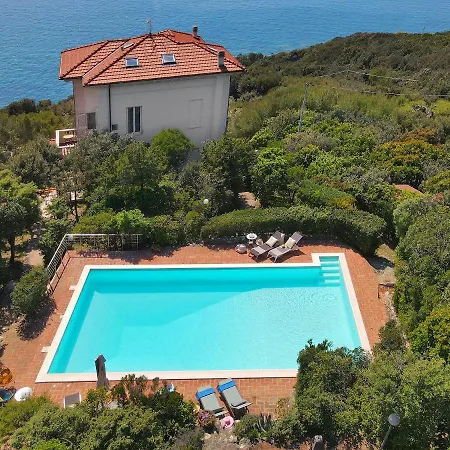 Sorriso Mit Pool Direkt Am Castiglioncello