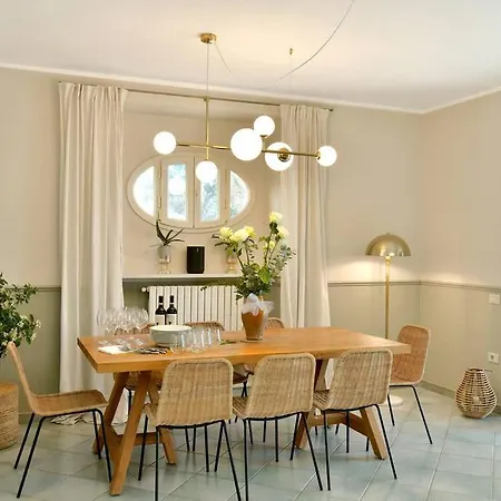 Villa Modern Eingerichtete Mit Pool Direkt Am
